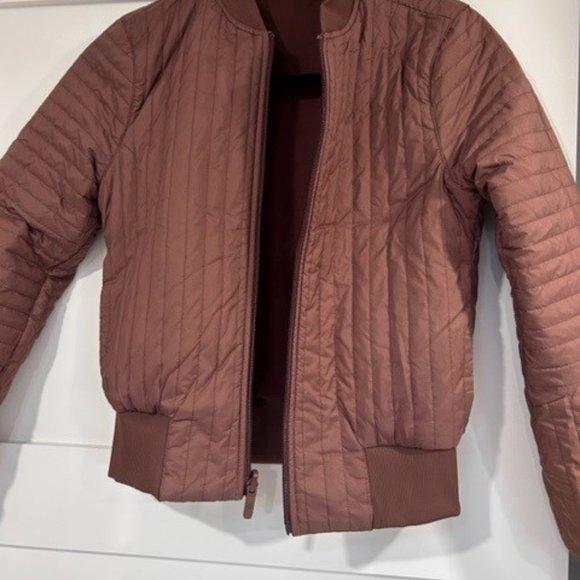 lululemon women's Non-Stop Reversible Bomber - Picture 6 of 6